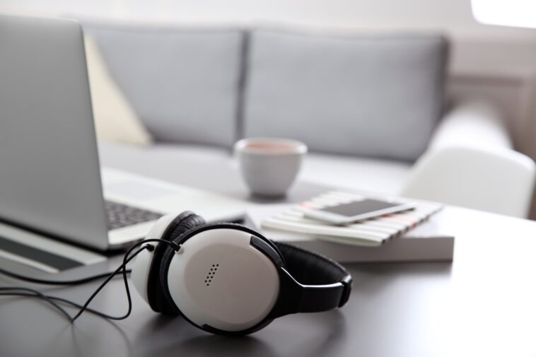 headphones next to a laptop on a table in a living room